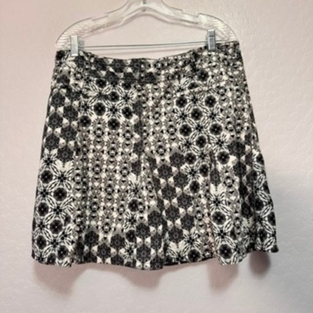 Athleta Black White Geometric Print Pleated Skirt Size 14 - Picture 4 of 8